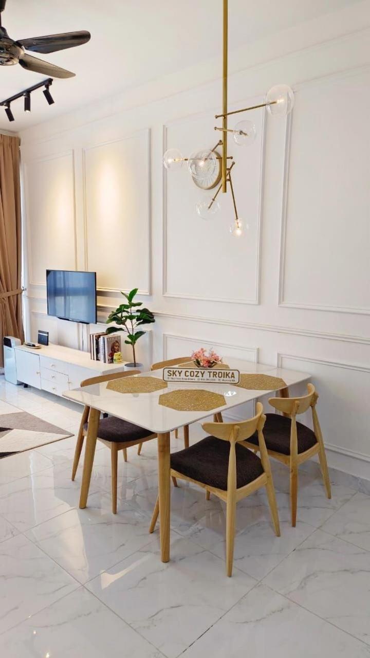 Sky Cozy Troika Residence, 1 Bedroom 4-6 Pax, 2 Bedrooms 6-8 Pax, Pool Vew, Sky & City View, Free Parking, Pool, Unlimited Wifi & Netflix Кота Бару Екстериор снимка