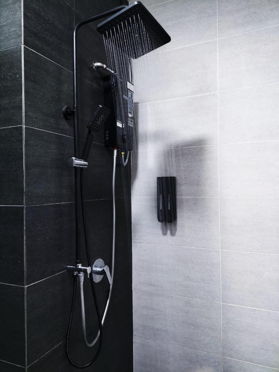 Sky Cozy Troika Residence, 1 Bedroom 4-6 Pax, 2 Bedrooms 6-8 Pax, Pool Vew, Sky & City View, Free Parking, Pool, Unlimited Wifi & Netflix Кота Бару Екстериор снимка